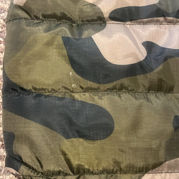 Oshkosh vest size 2T - Picture 5 of 5